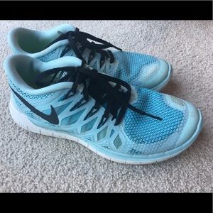 Women’s 8 running shoes great condition👟